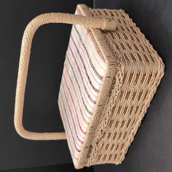 VGT,Dritz Woven/Wicker Small Sewing Basket with Striped Fabric. - Picture 3 of 13